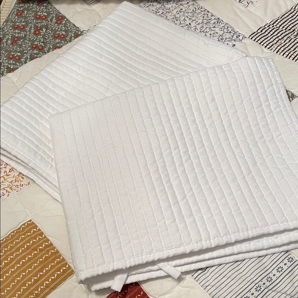 Set of 2 White Standard Size Puffy Vertical Stripe Quilted Pillow Shams, NWOT